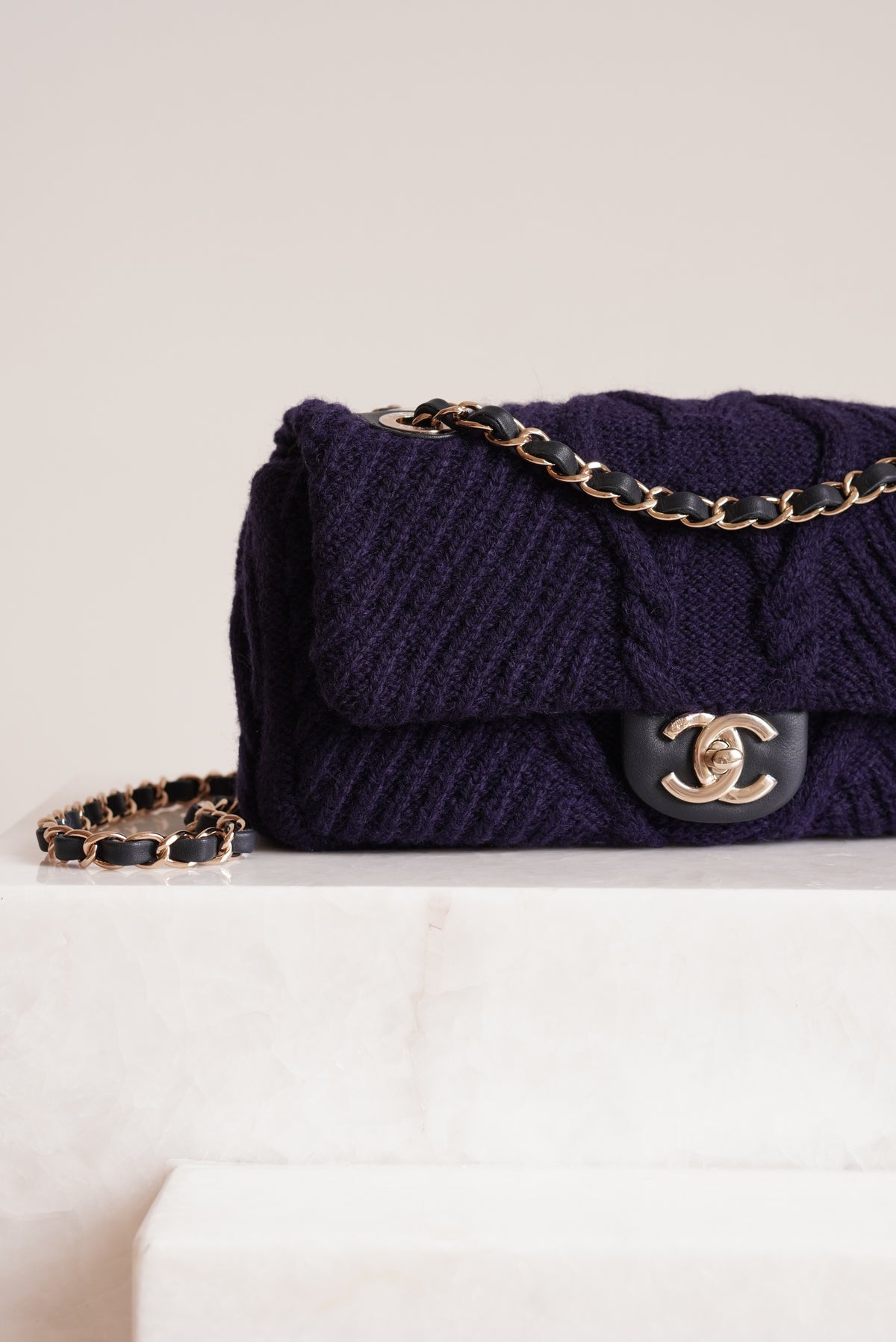CHANEL 18A PARIS-HAMBURG CABLE KNIT SMALL SINGLE FLAP | NAVY