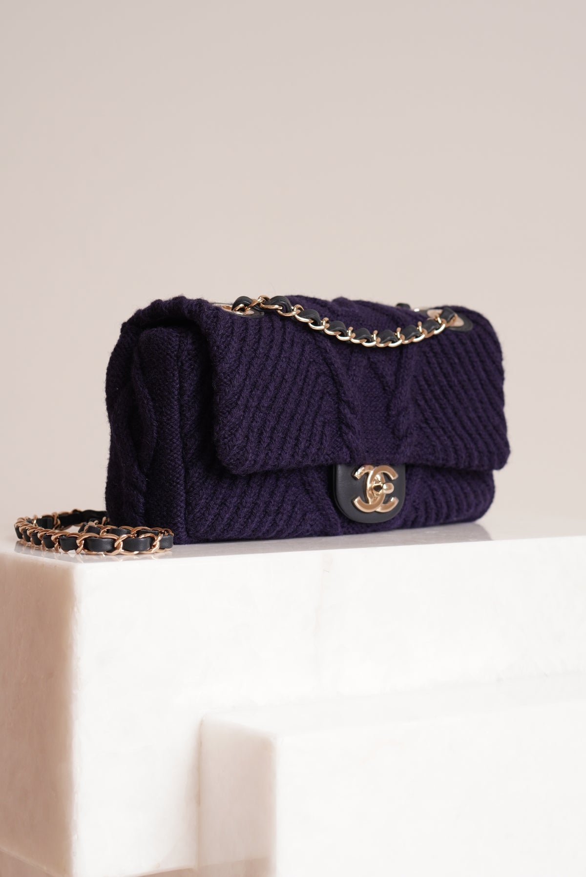 CHANEL 18A PARIS-HAMBURG CABLE KNIT SMALL SINGLE FLAP | NAVY