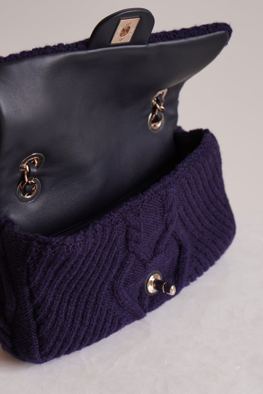 CHANEL 18A PARIS-HAMBURG CABLE KNIT SMALL SINGLE FLAP | NAVY