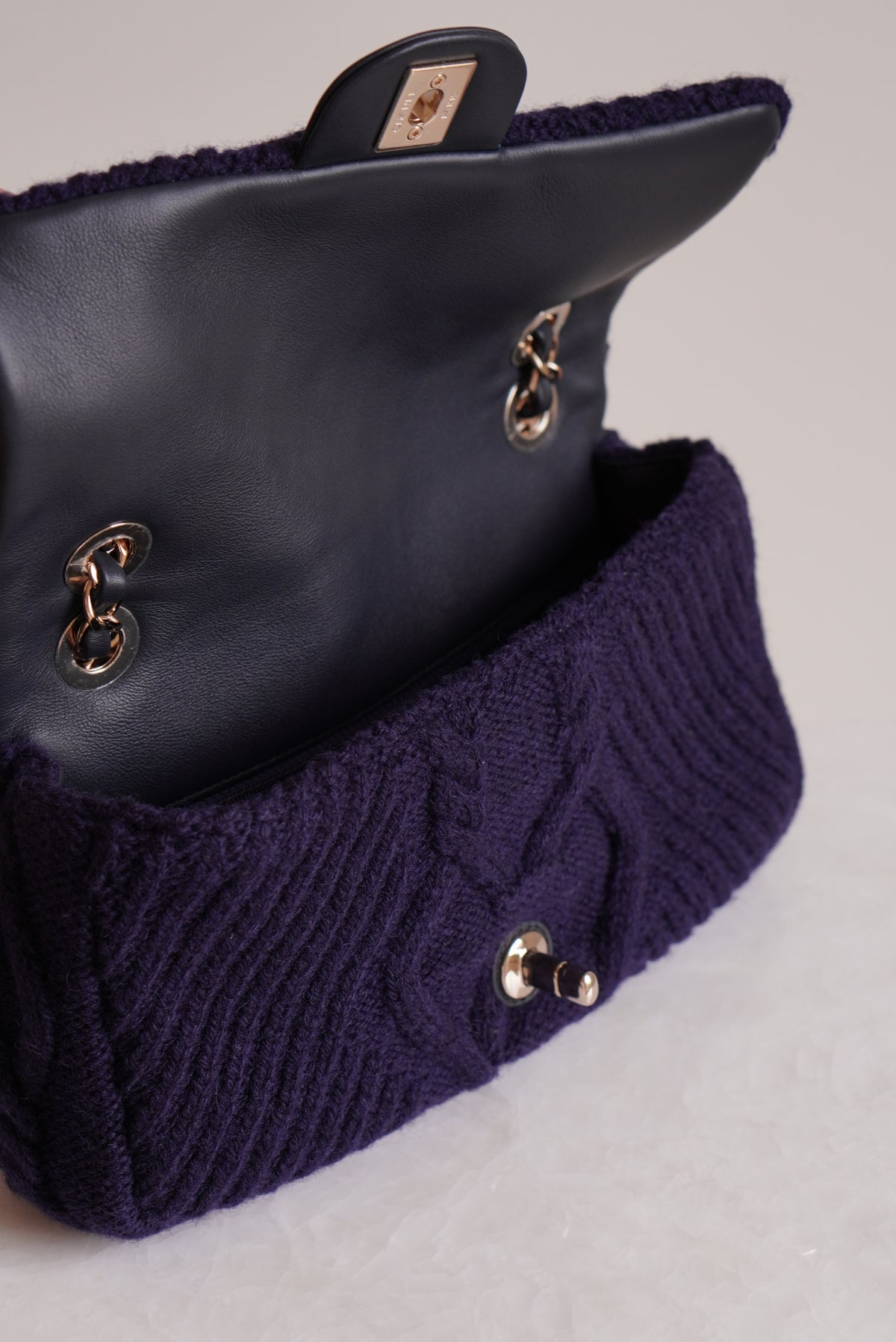 CHANEL 18A PARIS-HAMBURG CABLE KNIT SMALL SINGLE FLAP | NAVY