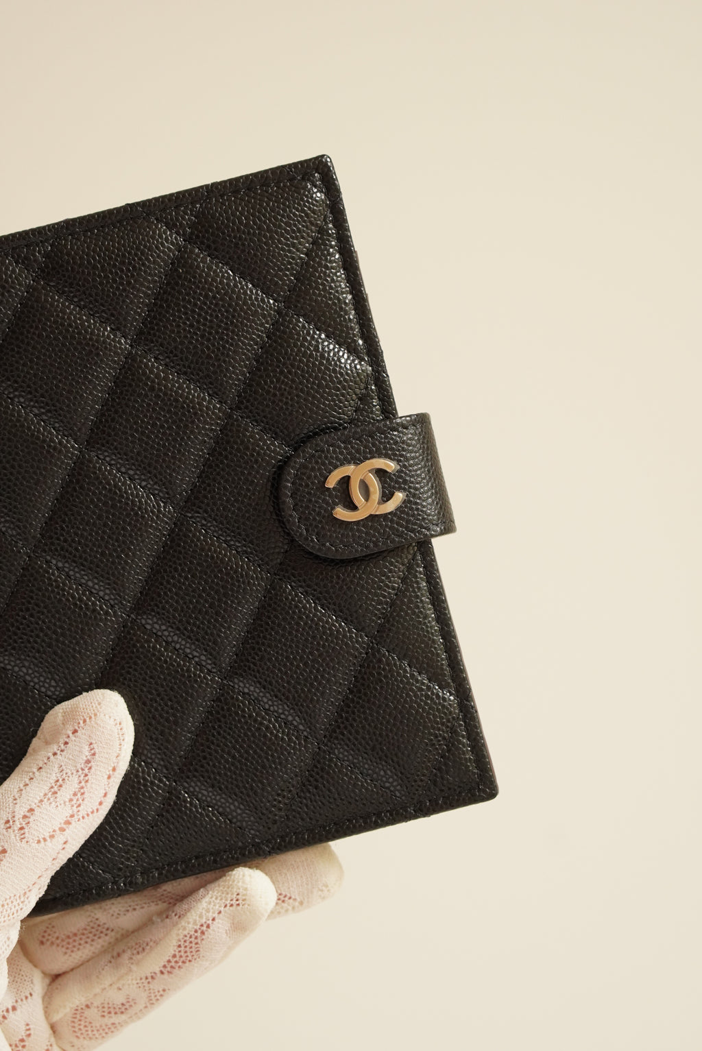 CHANEL 25S PASSPORT HOLDER | BLACK