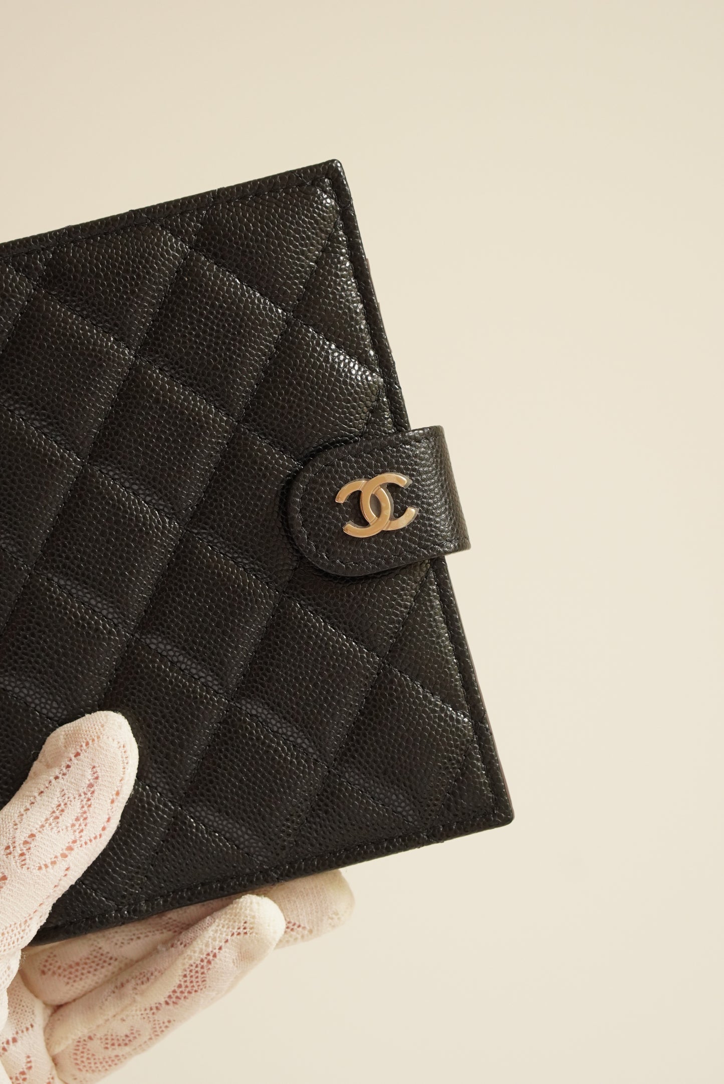 CHANEL 25S PASSPORT HOLDER | BLACK