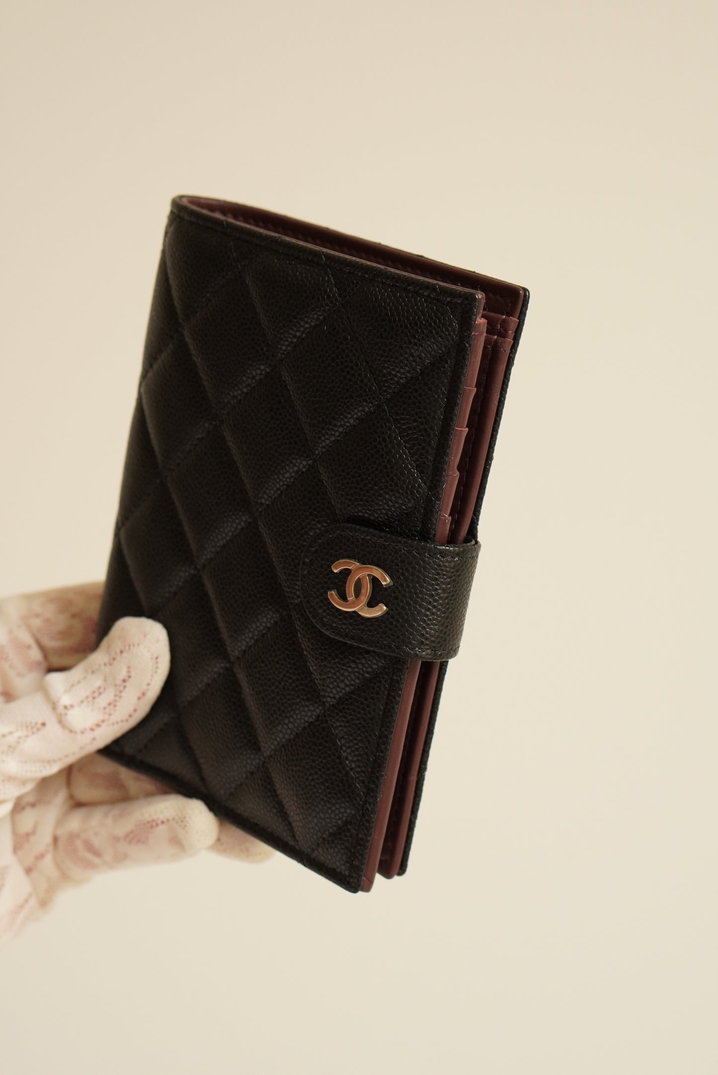 CHANEL 25S PASSPORT HOLDER | BLACK
