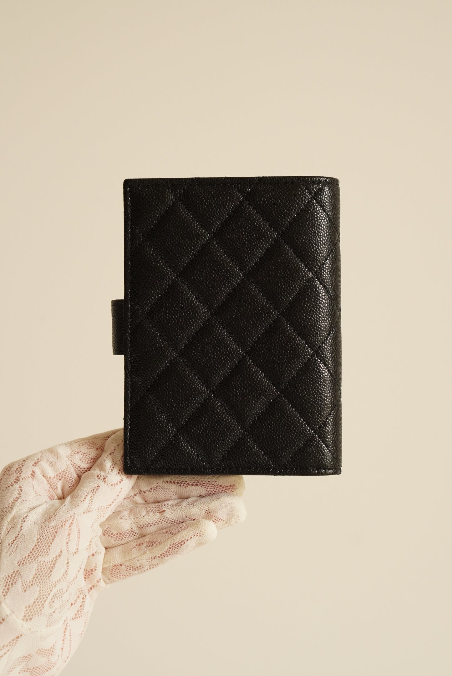 CHANEL 25S PASSPORT HOLDER | BLACK
