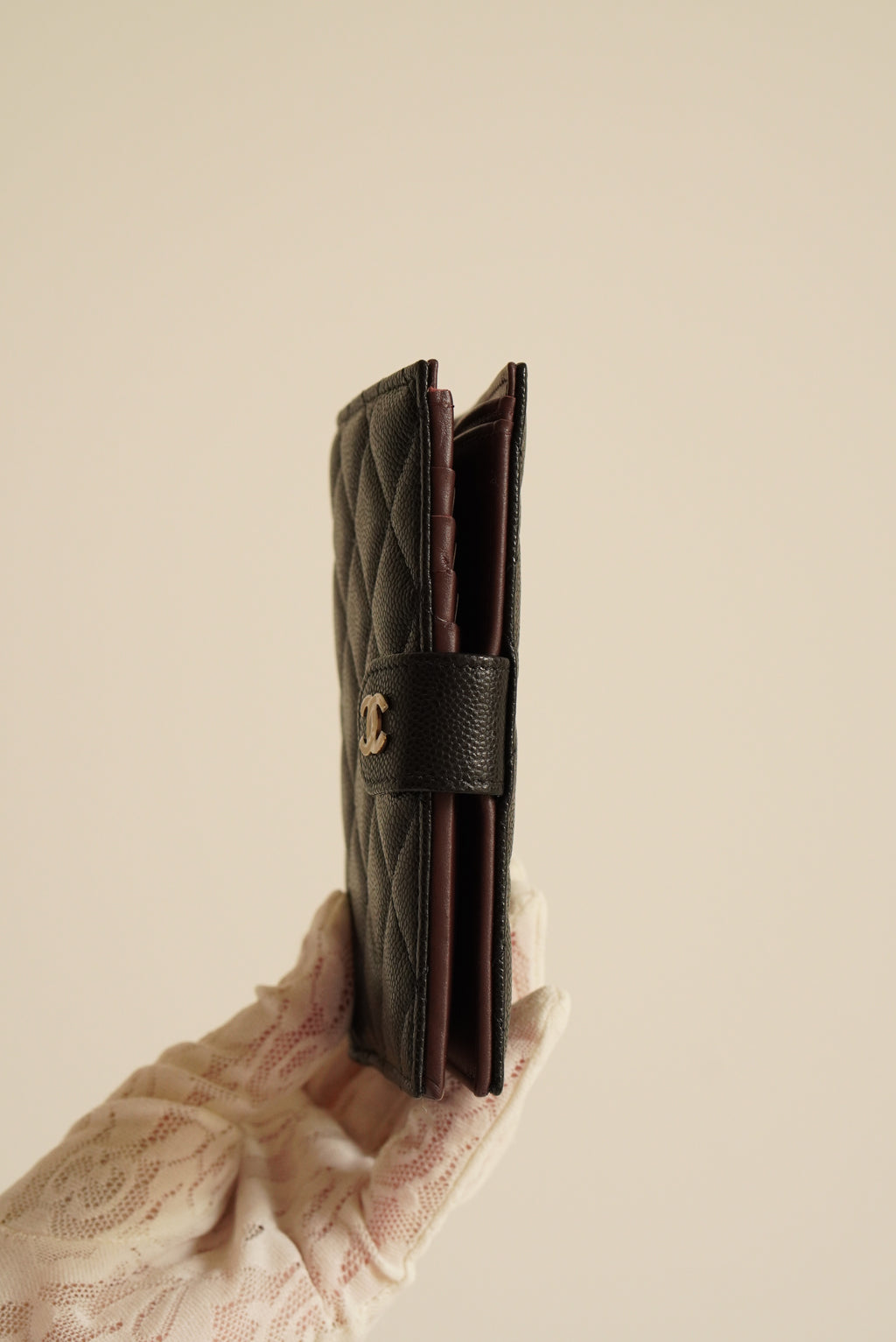 CHANEL 25S PASSPORT HOLDER | BLACK