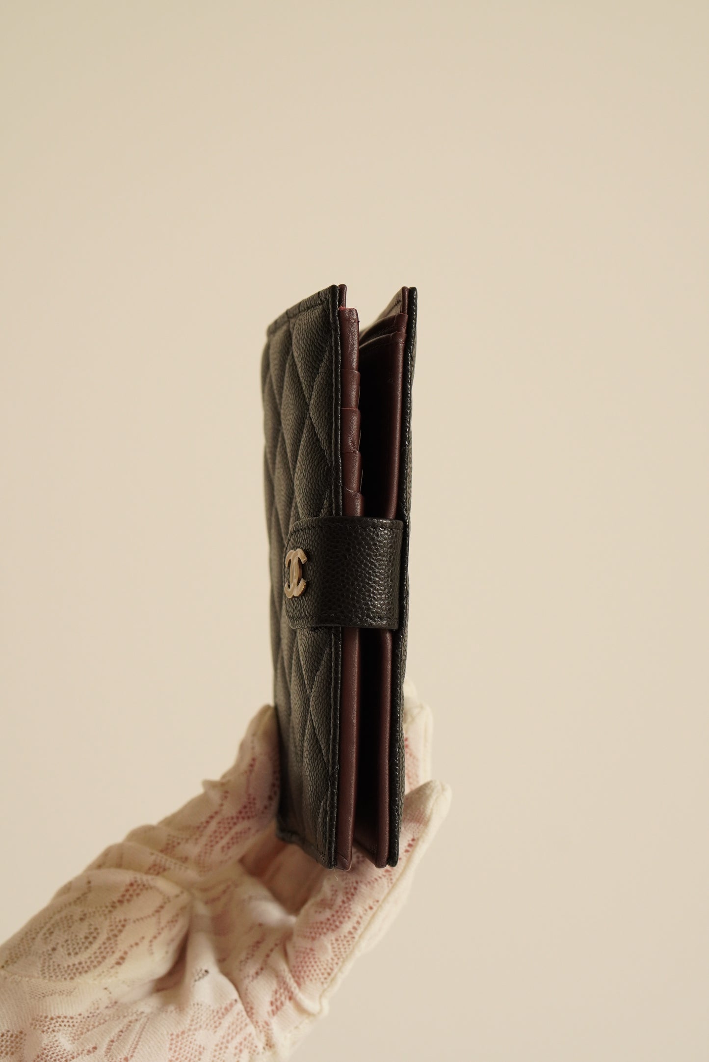 CHANEL 25S PASSPORT HOLDER | BLACK