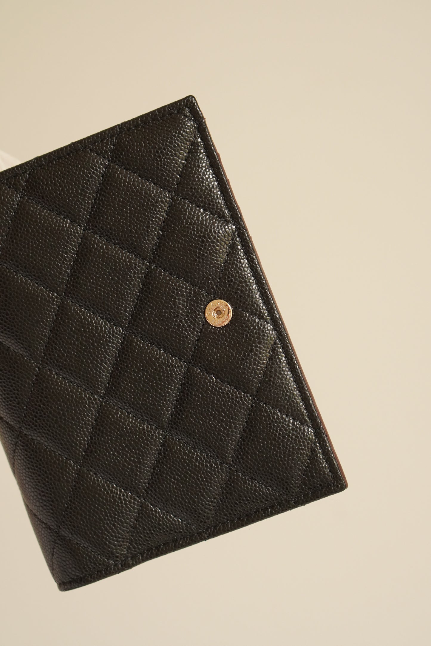 CHANEL 25S PASSPORT HOLDER | BLACK