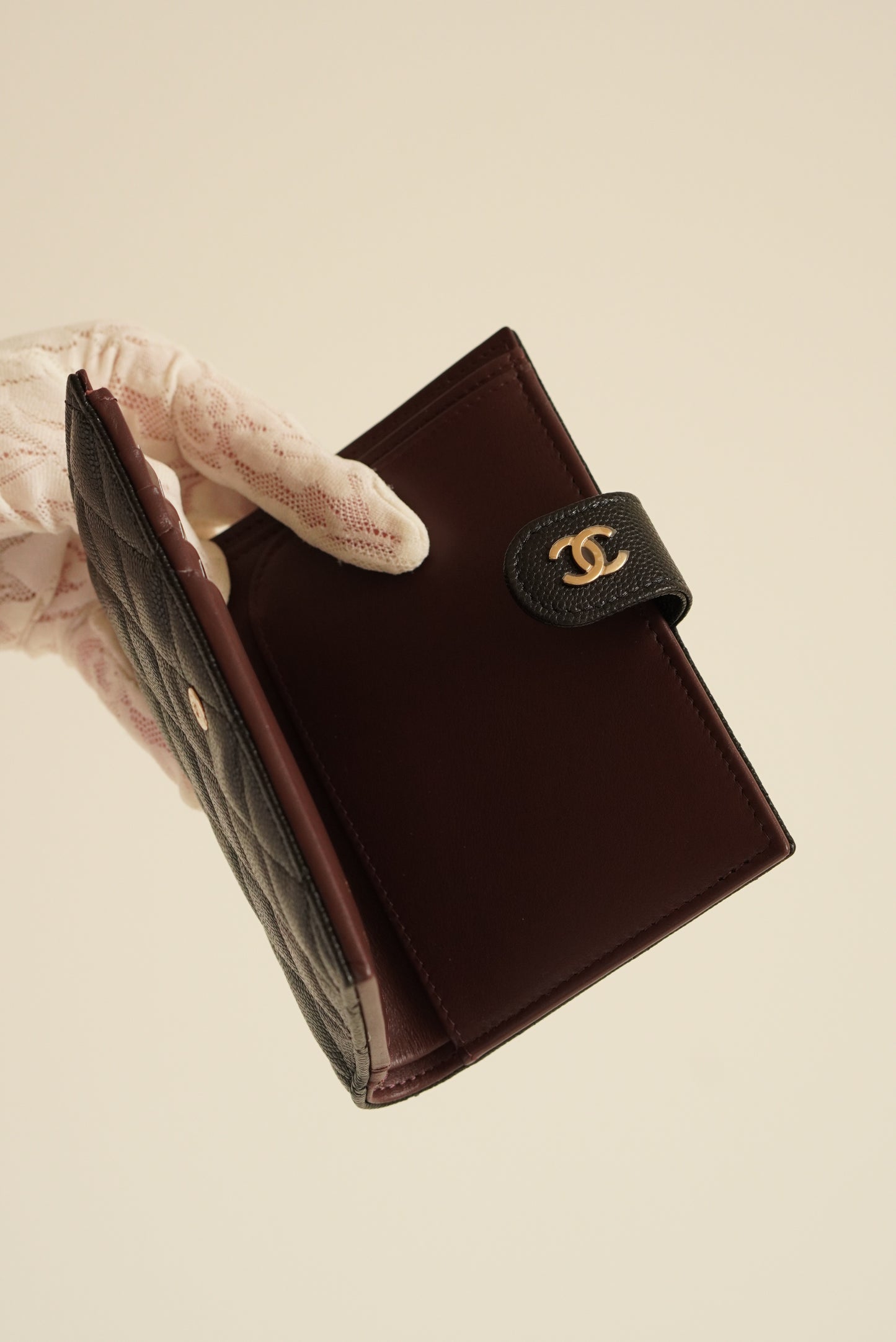 CHANEL 25S PASSPORT HOLDER | BLACK