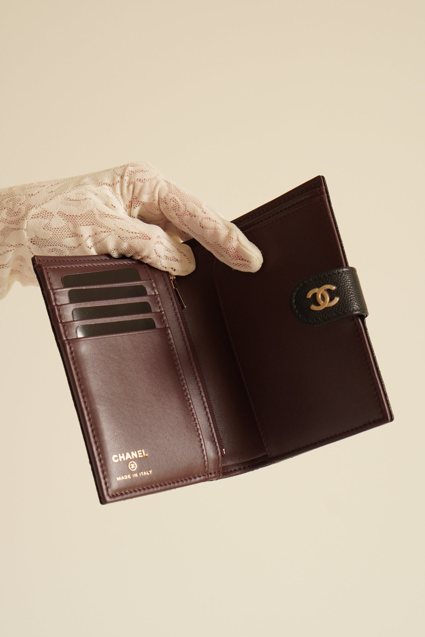 CHANEL 25S PASSPORT HOLDER | BLACK