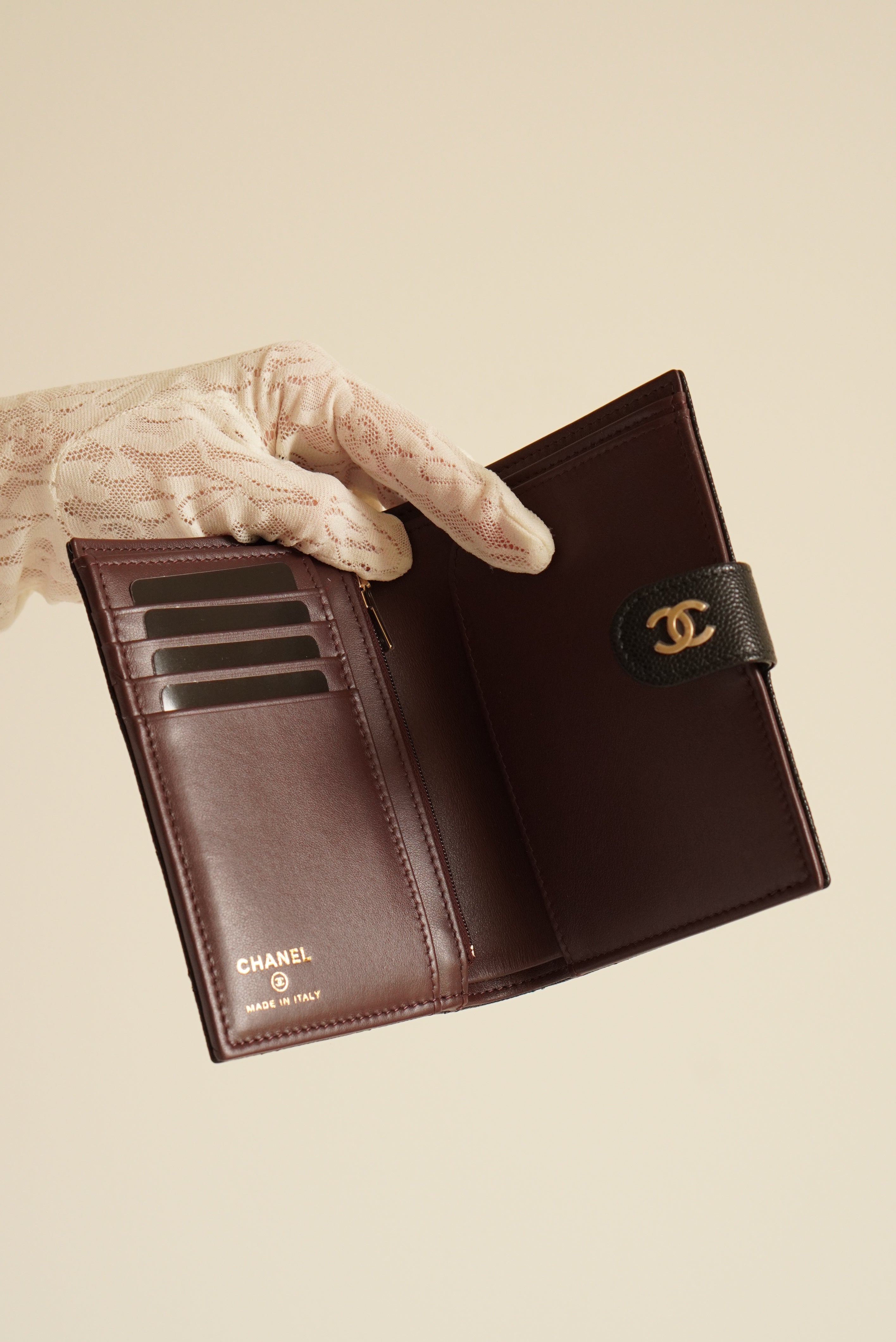 CHANEL 25S PASSPORT HOLDER | BLACK