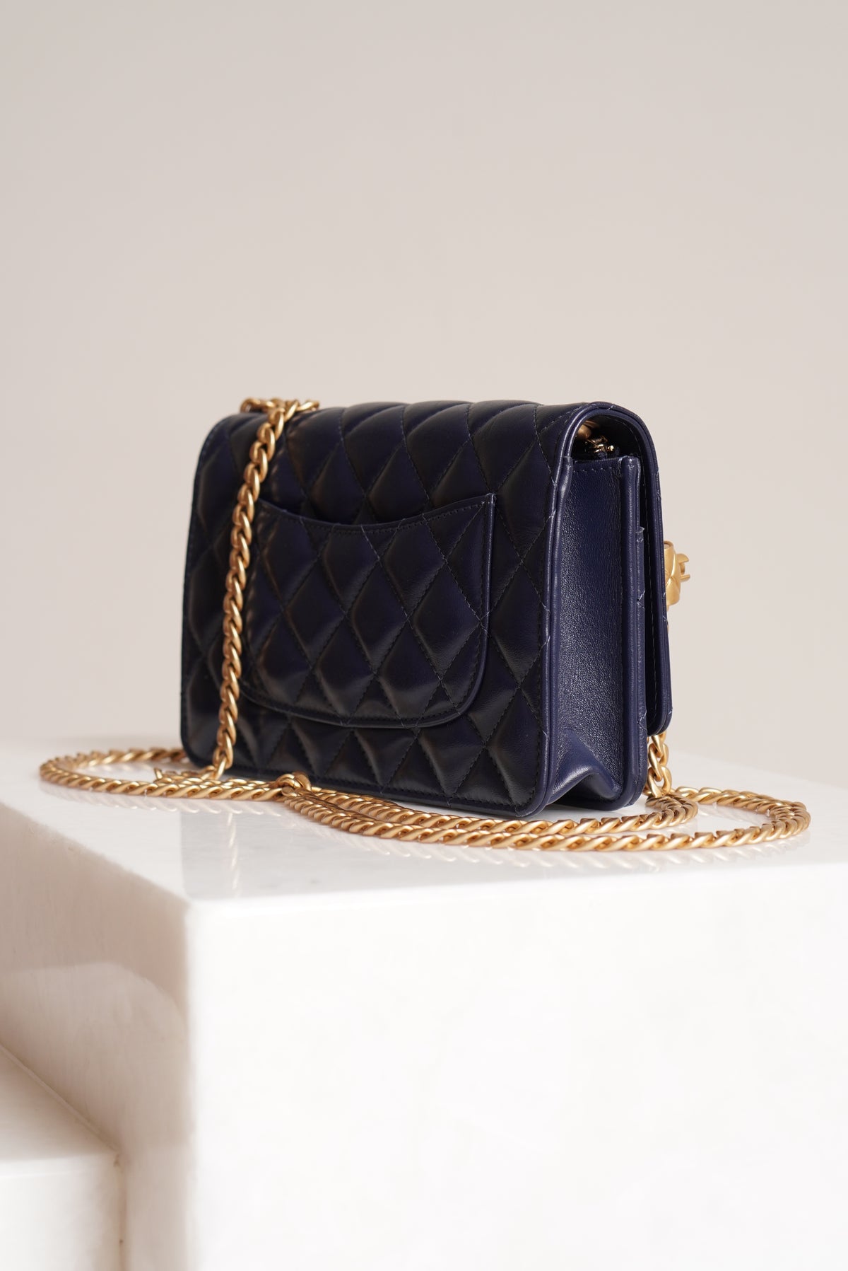 CHANEL PILLOW CRUSH WALLET ON CHAIN | DARK BLUE