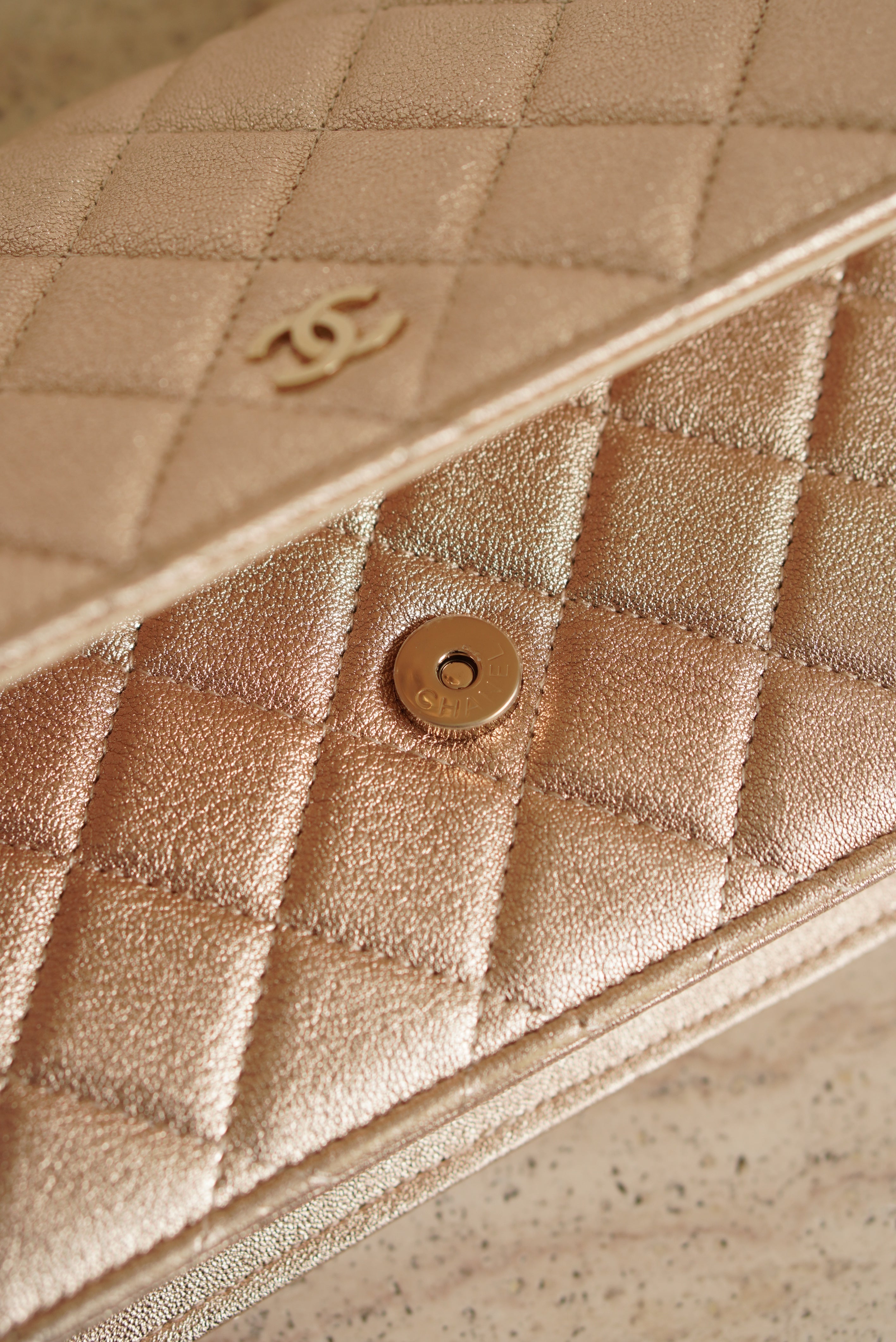 CHANEL WALLET ON CHAIN | METALLIC GOLD
