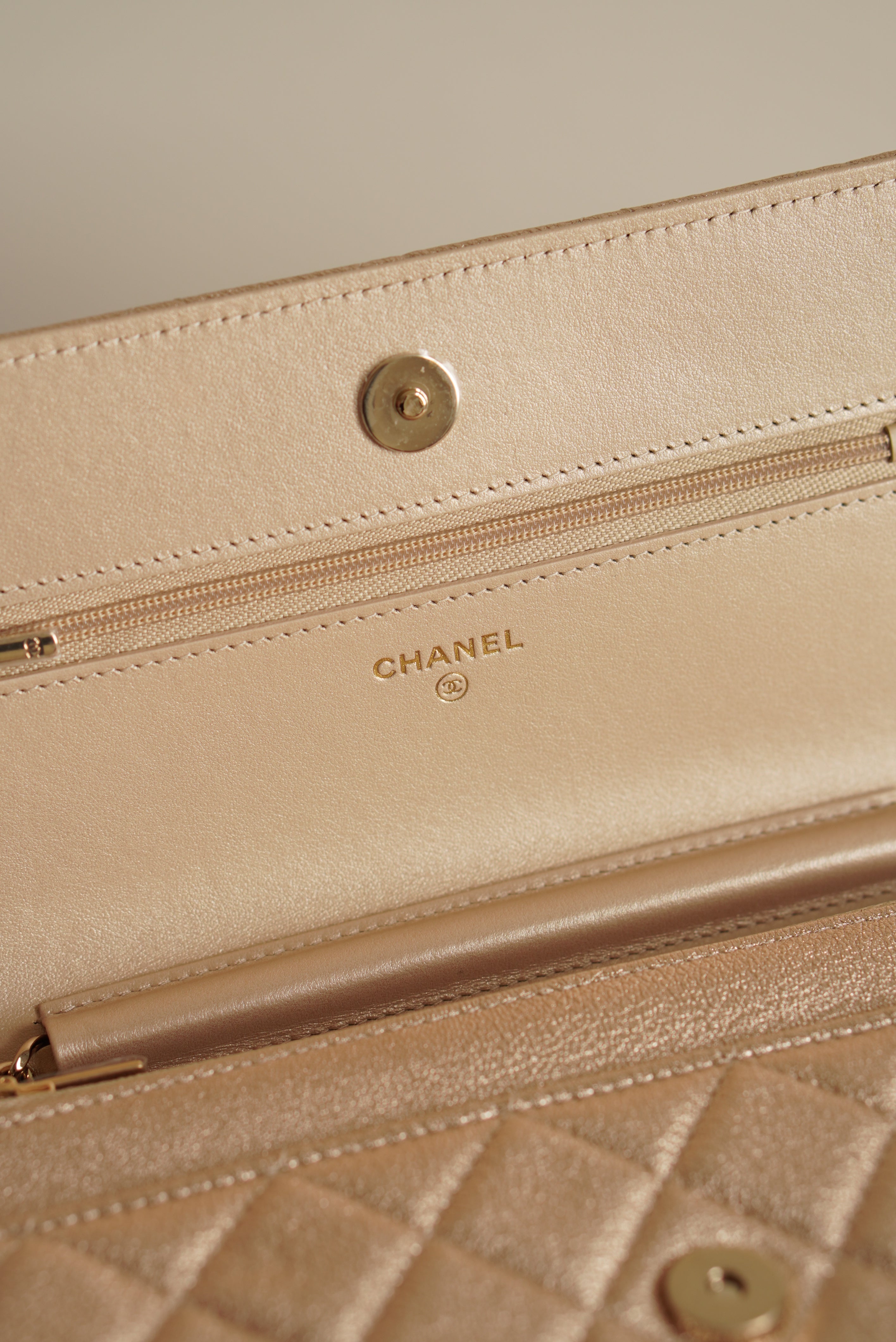 CHANEL WALLET ON CHAIN | METALLIC GOLD