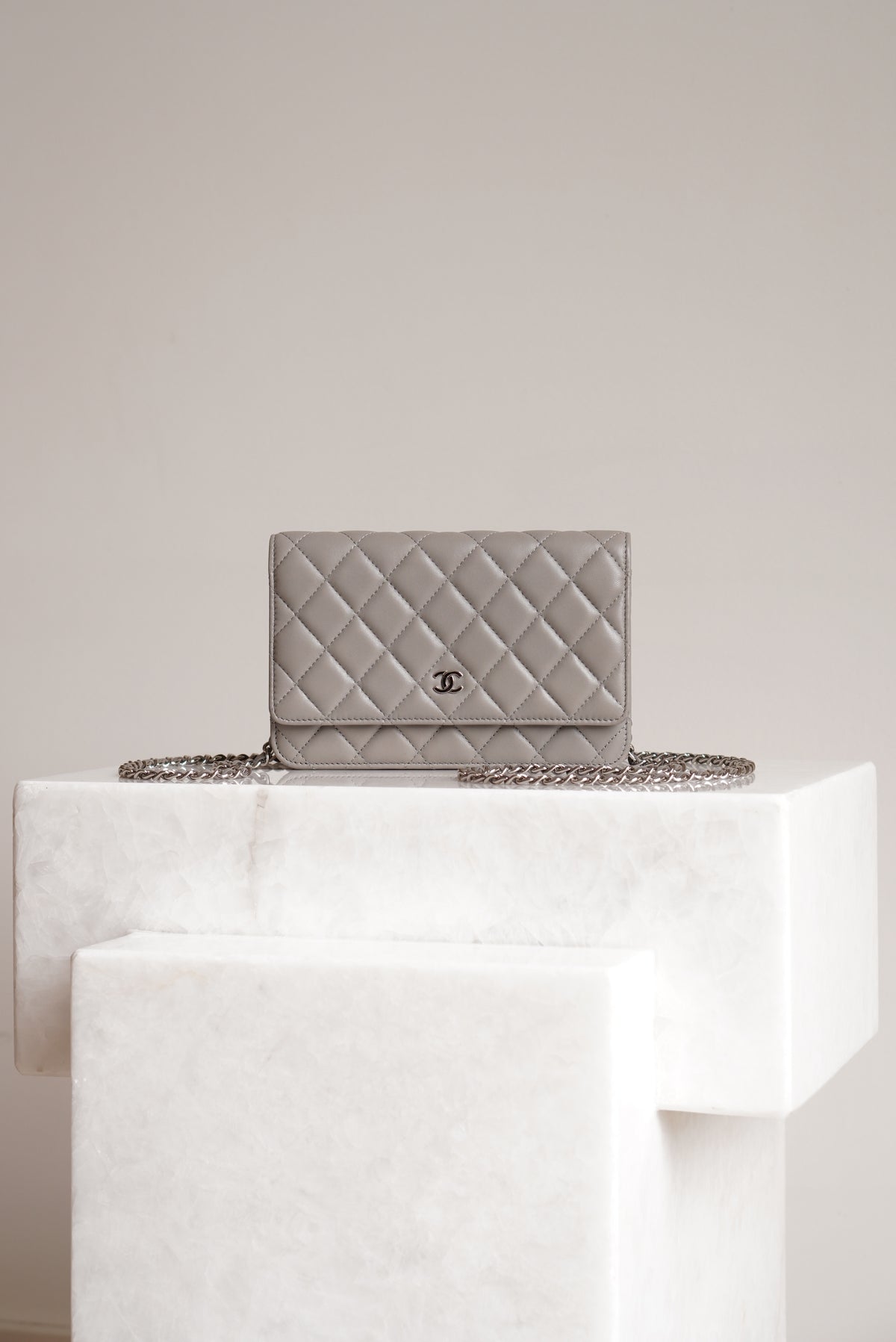 CHANEL WALLET ON CHAIN | GREY