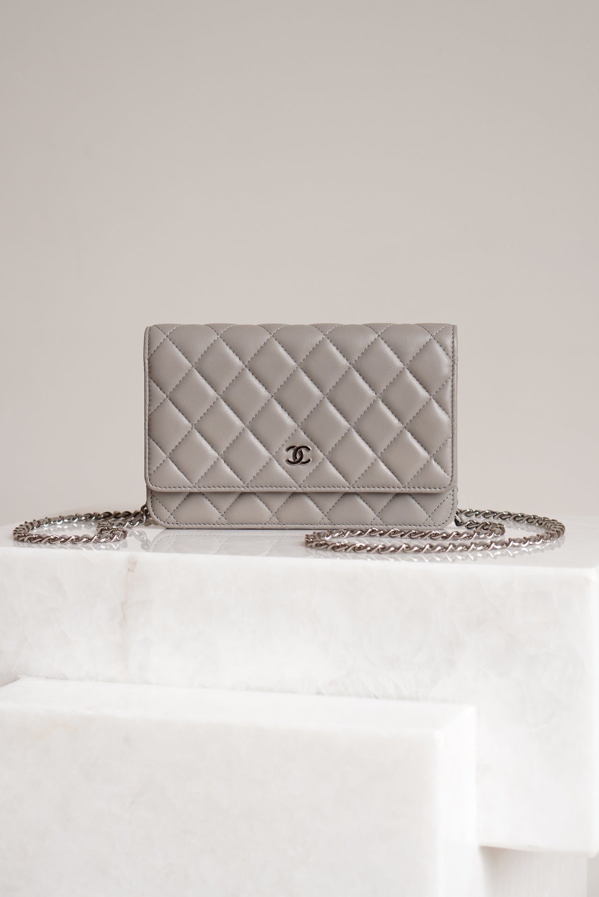 CHANEL WALLET ON CHAIN | GREY
