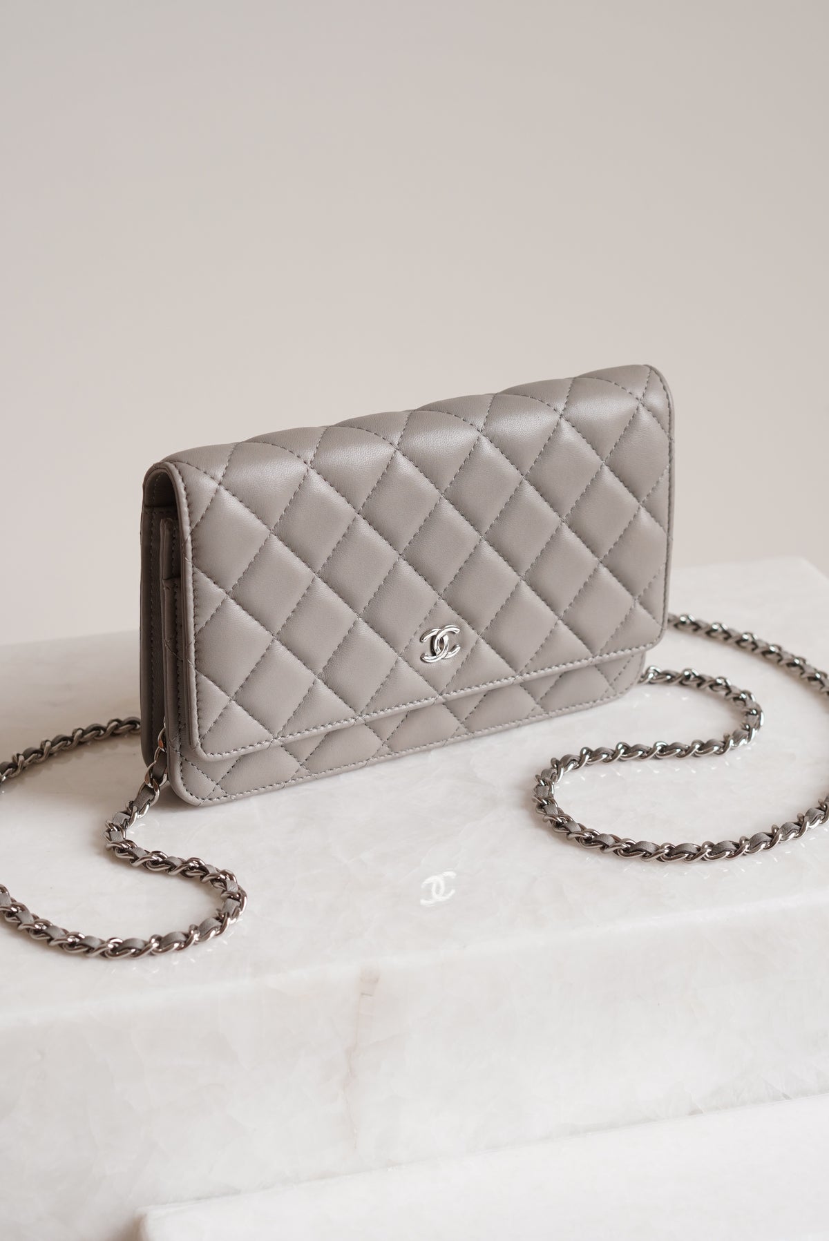 CHANEL WALLET ON CHAIN | GREY