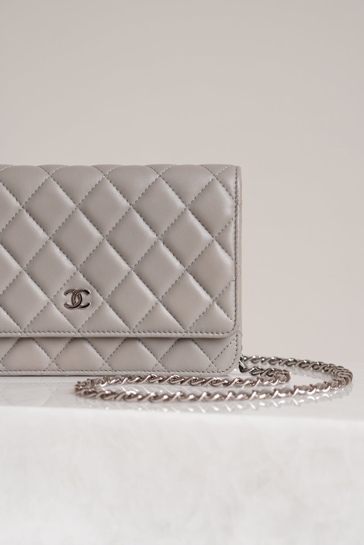 CHANEL WALLET ON CHAIN | GREY