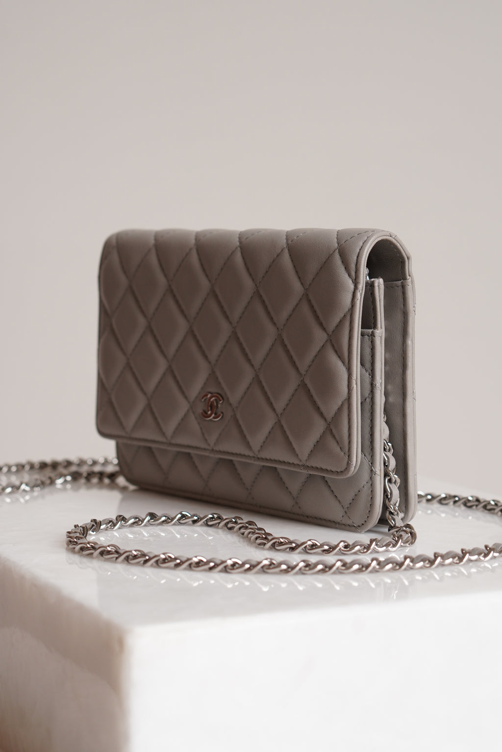 CHANEL WALLET ON CHAIN | GREY