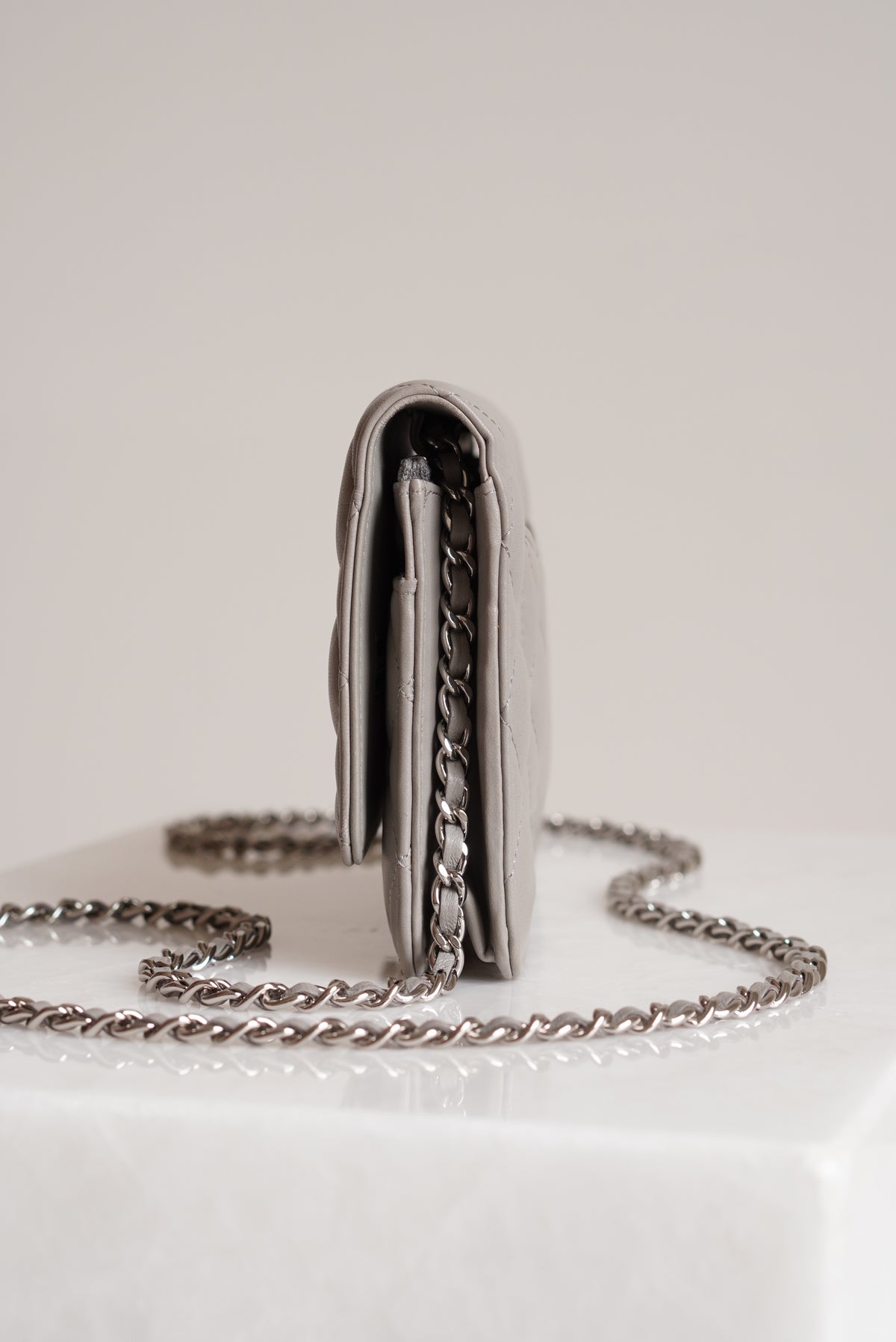 CHANEL WALLET ON CHAIN | GREY