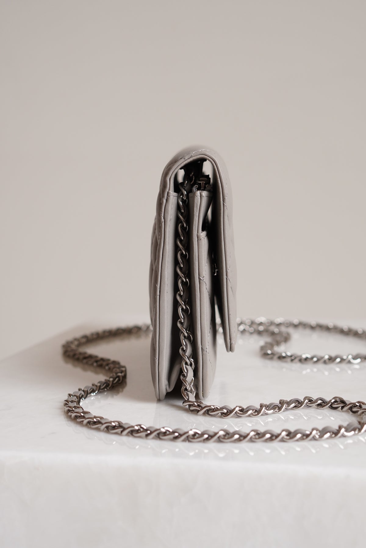 CHANEL WALLET ON CHAIN | GREY