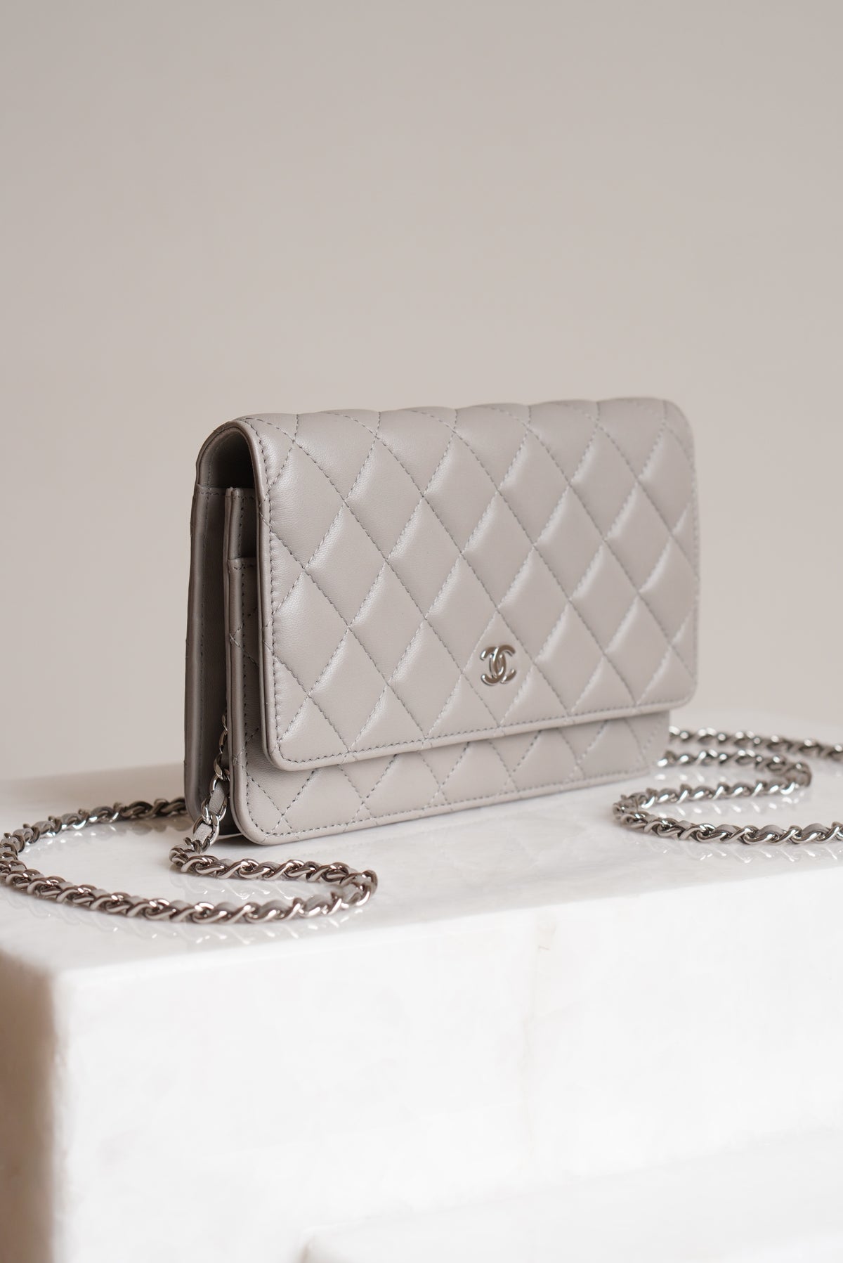 CHANEL WALLET ON CHAIN | GREY