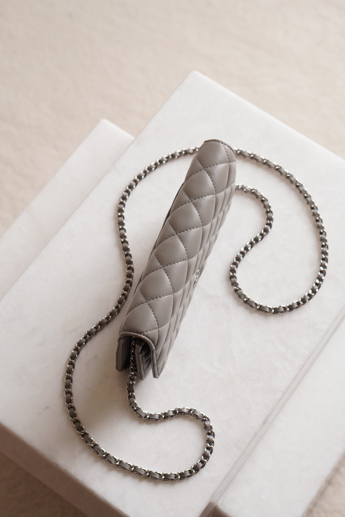 CHANEL WALLET ON CHAIN | GREY
