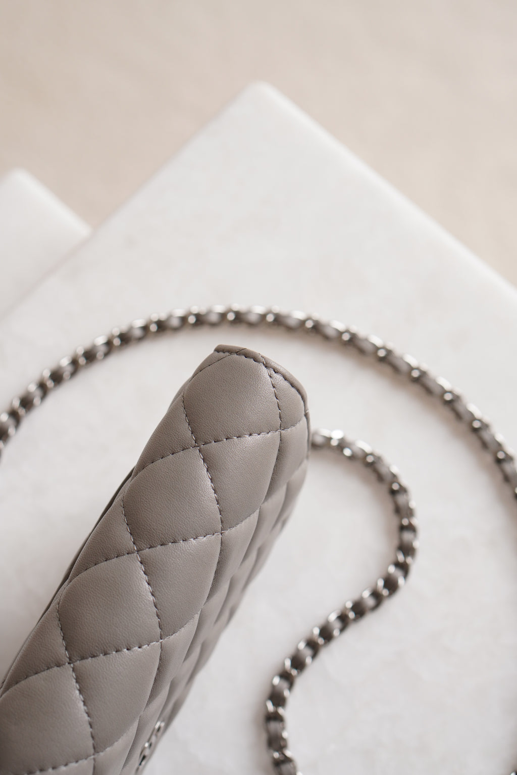 CHANEL WALLET ON CHAIN | GREY