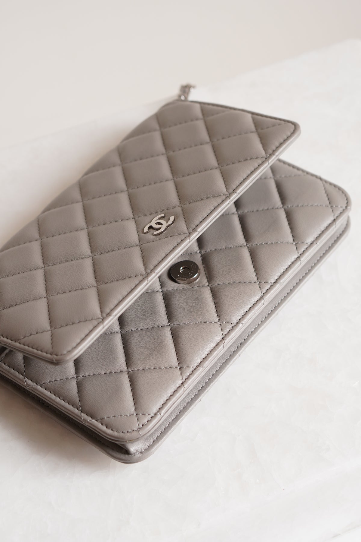 CHANEL WALLET ON CHAIN | GREY
