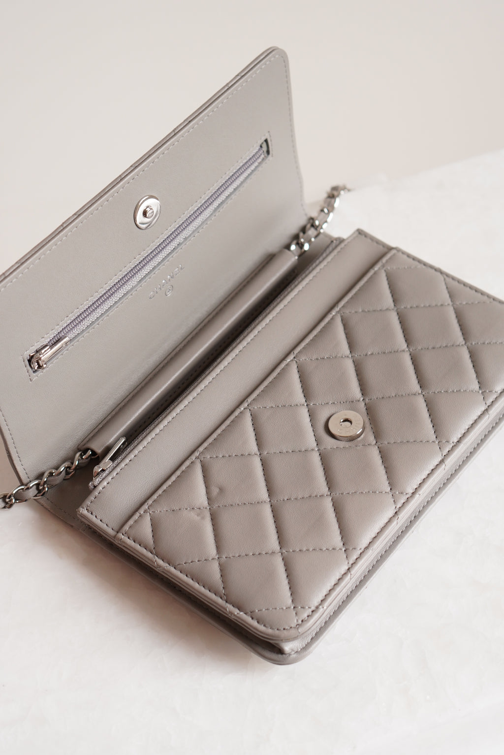 CHANEL WALLET ON CHAIN | GREY