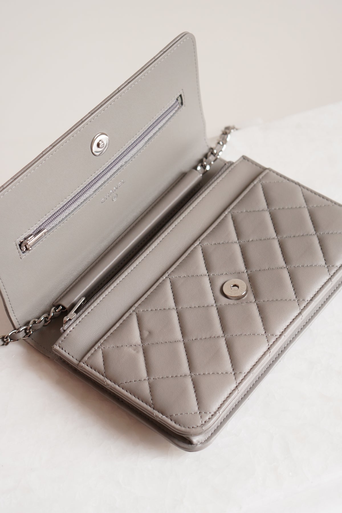 CHANEL WALLET ON CHAIN | GREY