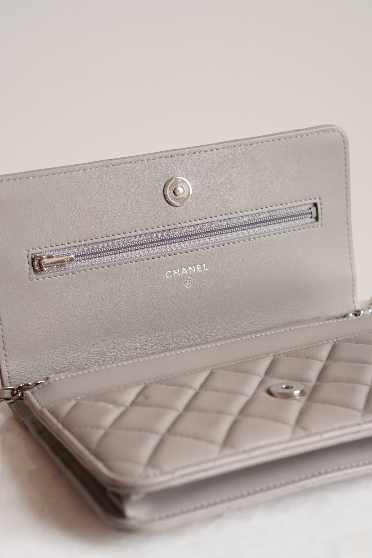 CHANEL WALLET ON CHAIN | GREY