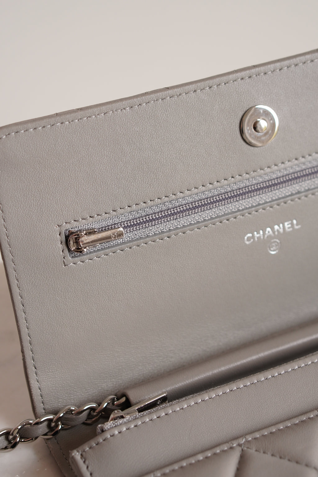 CHANEL WALLET ON CHAIN | GREY