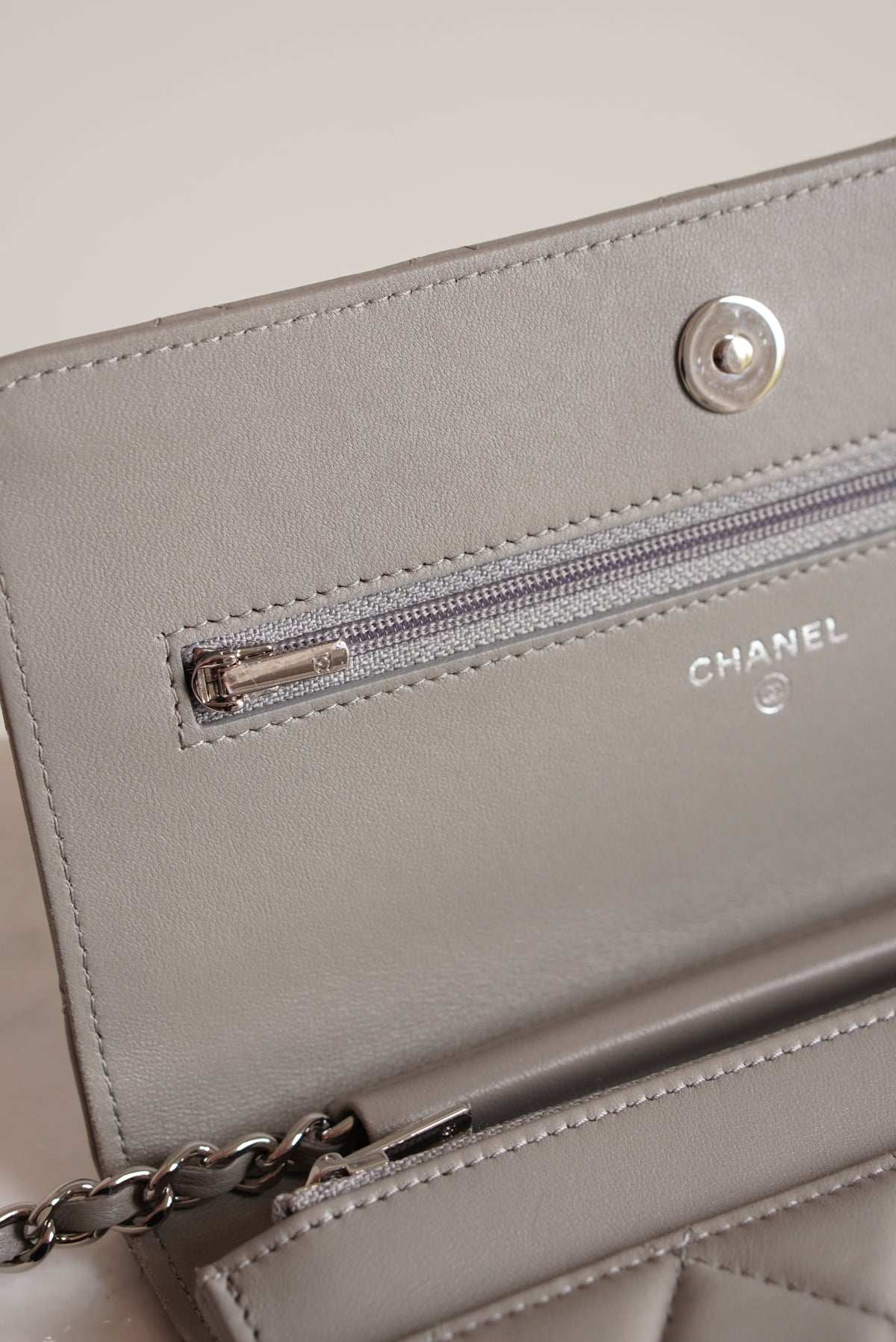 CHANEL WALLET ON CHAIN | GREY