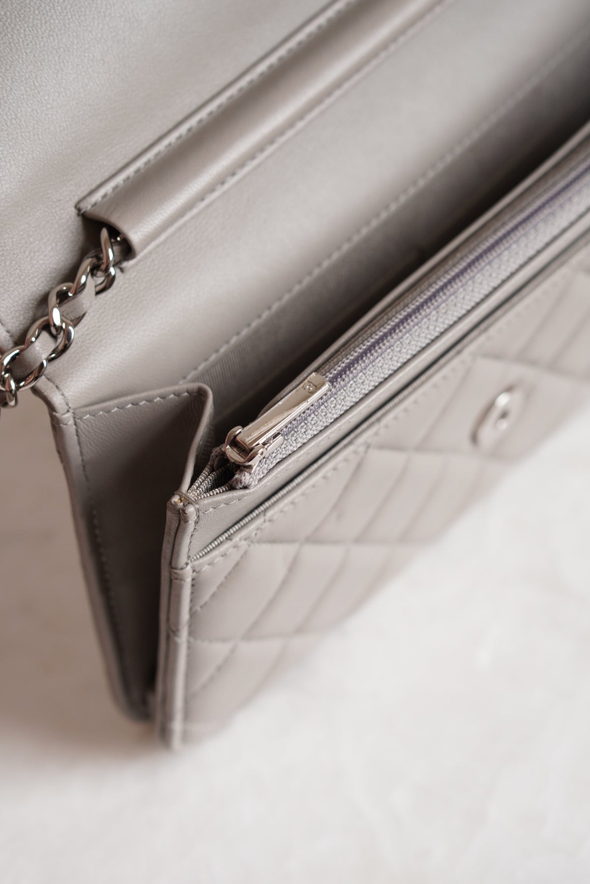 CHANEL WALLET ON CHAIN | GREY