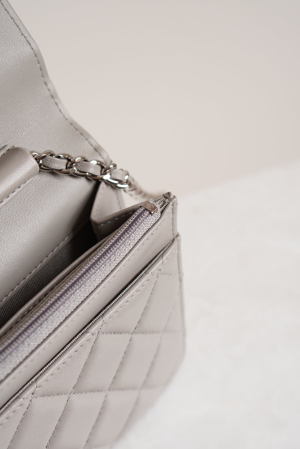 CHANEL WALLET ON CHAIN | GREY
