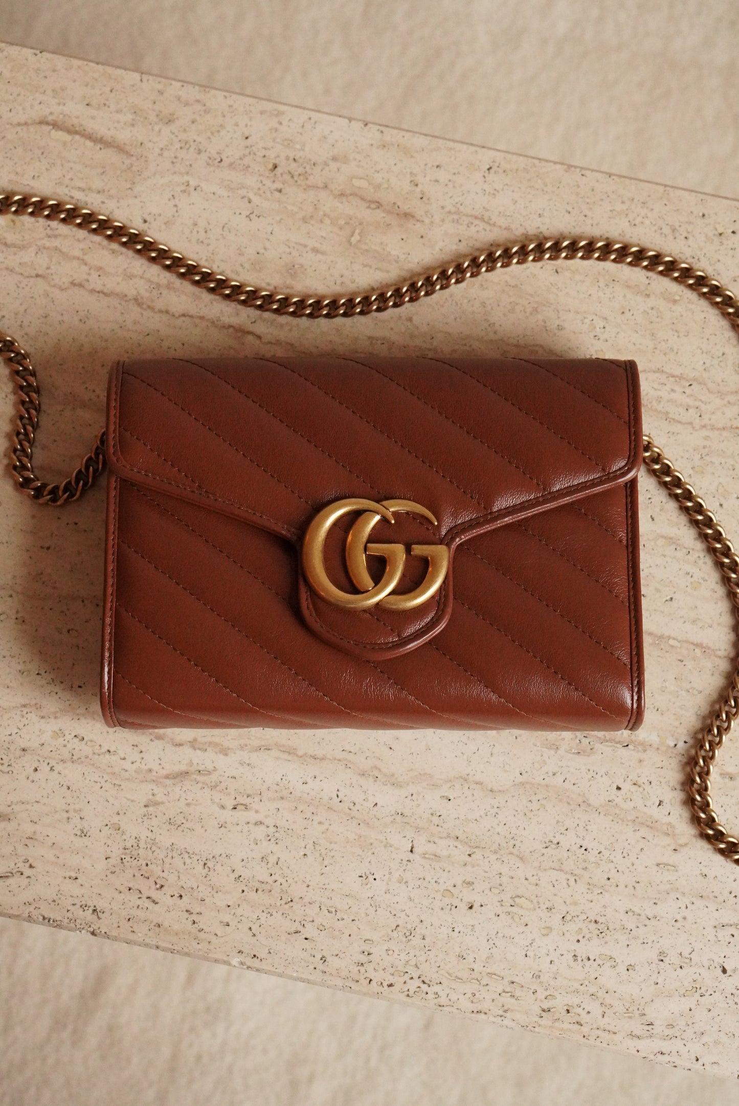 GUCCI GG MARMONT WALLET ON CHAIN | BROWN