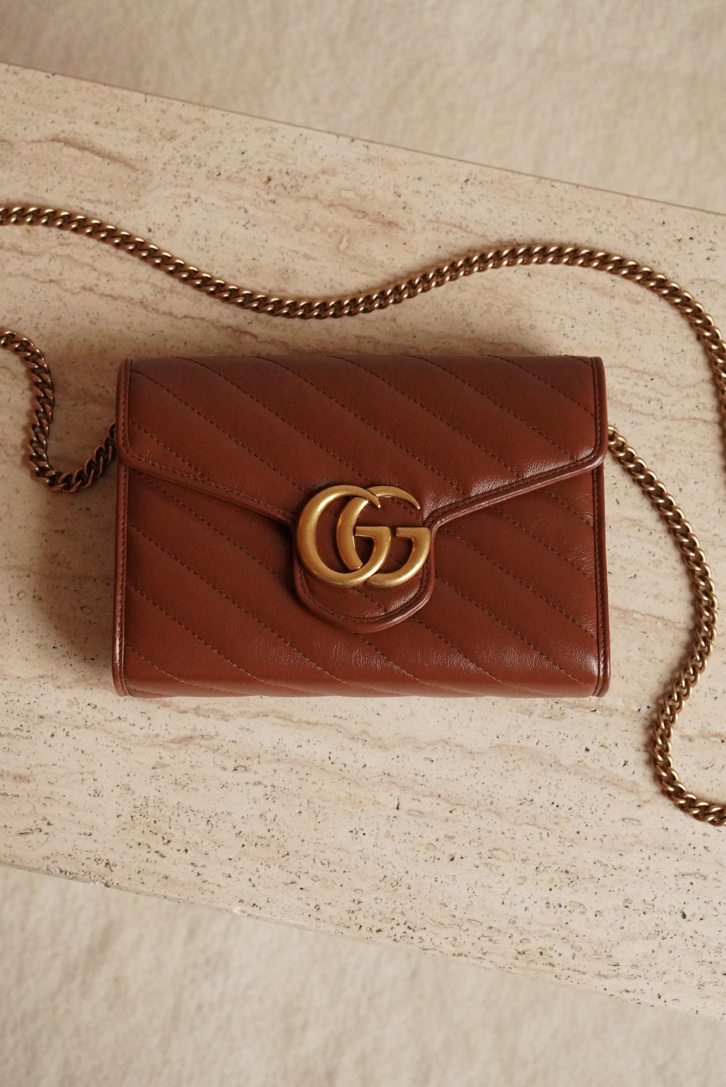 GUCCI GG MARMONT WALLET ON CHAIN | BROWN