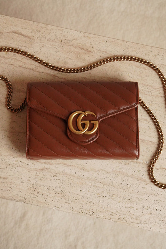 GUCCI GG MARMONT WALLET ON CHAIN | BROWN