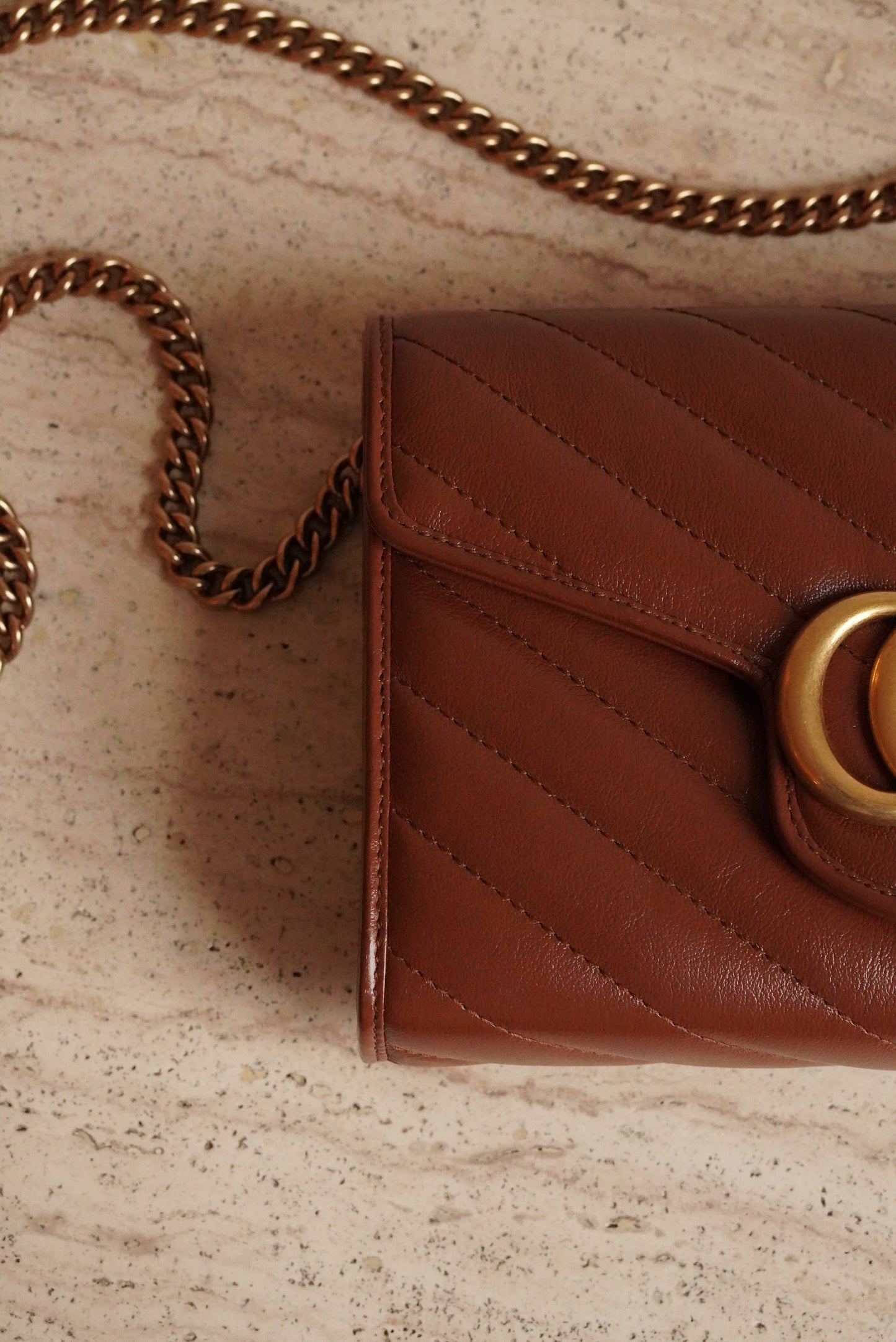 GUCCI GG MARMONT WALLET ON CHAIN | BROWN