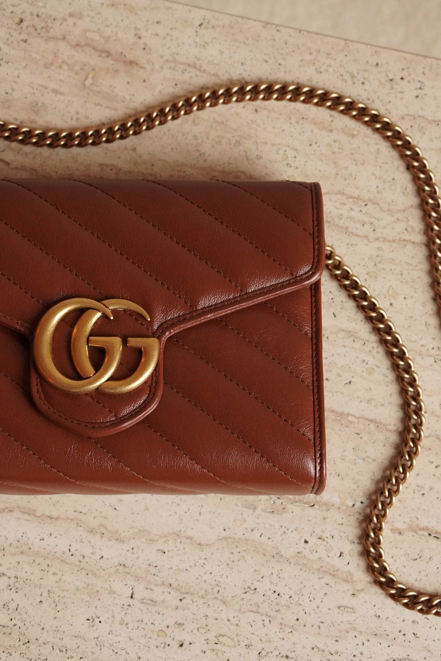 GUCCI GG MARMONT WALLET ON CHAIN | BROWN