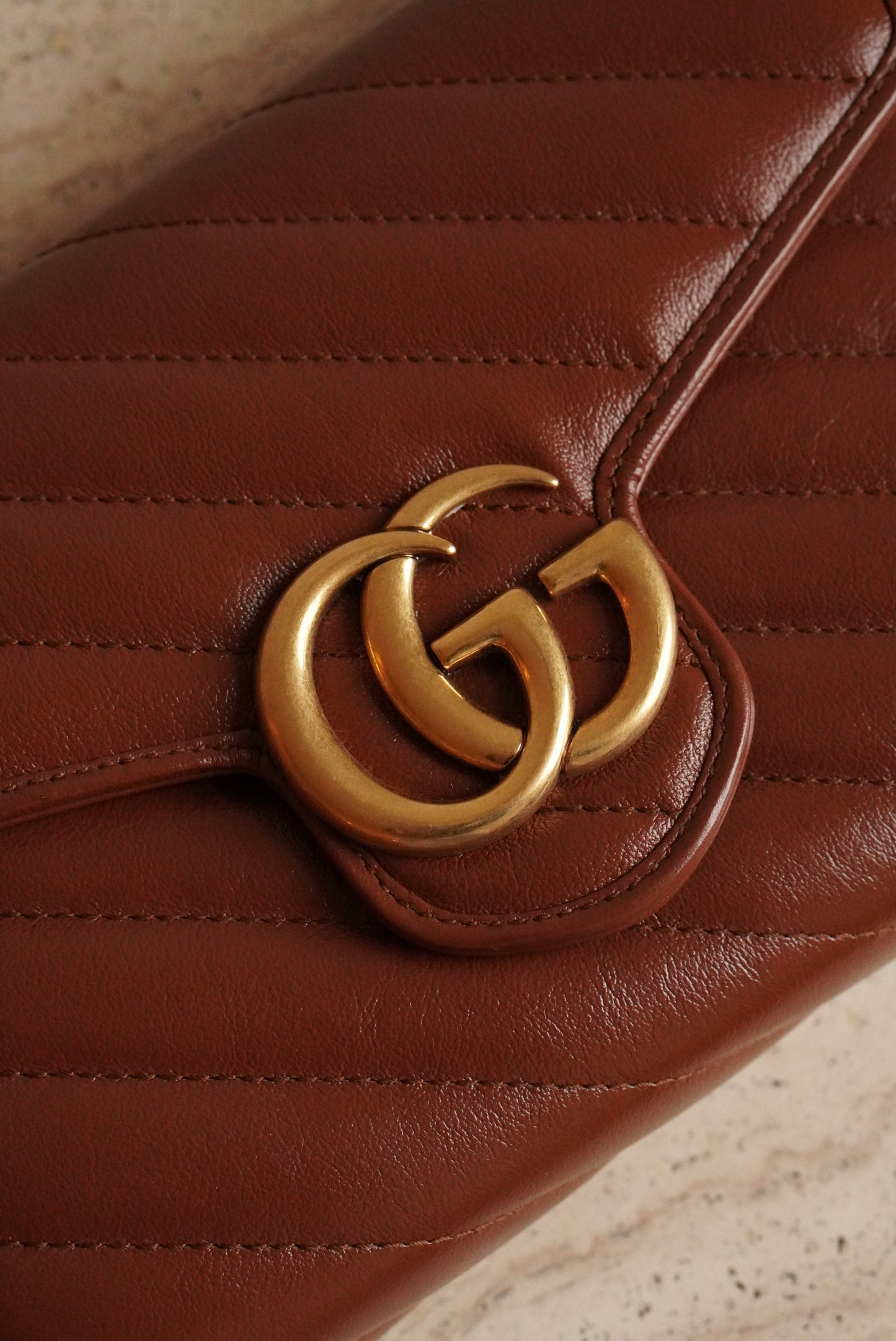 GUCCI GG MARMONT WALLET ON CHAIN | BROWN