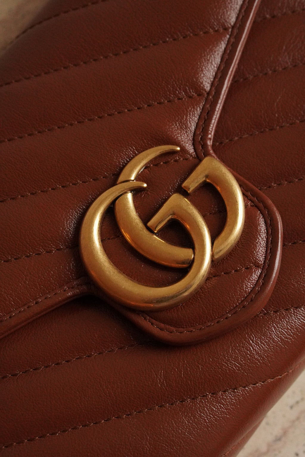 GUCCI GG MARMONT WALLET ON CHAIN | BROWN