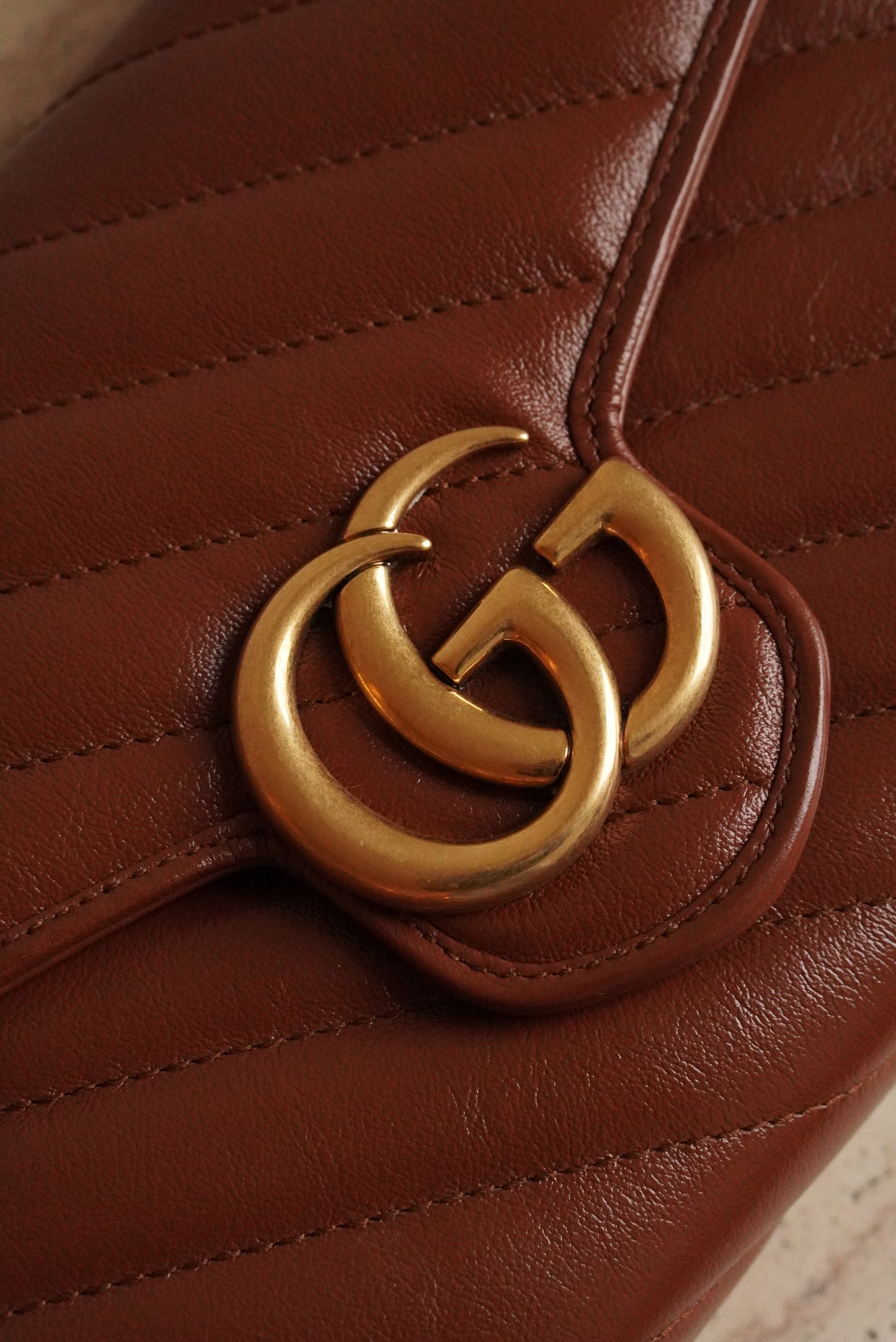 GUCCI GG MARMONT WALLET ON CHAIN | BROWN