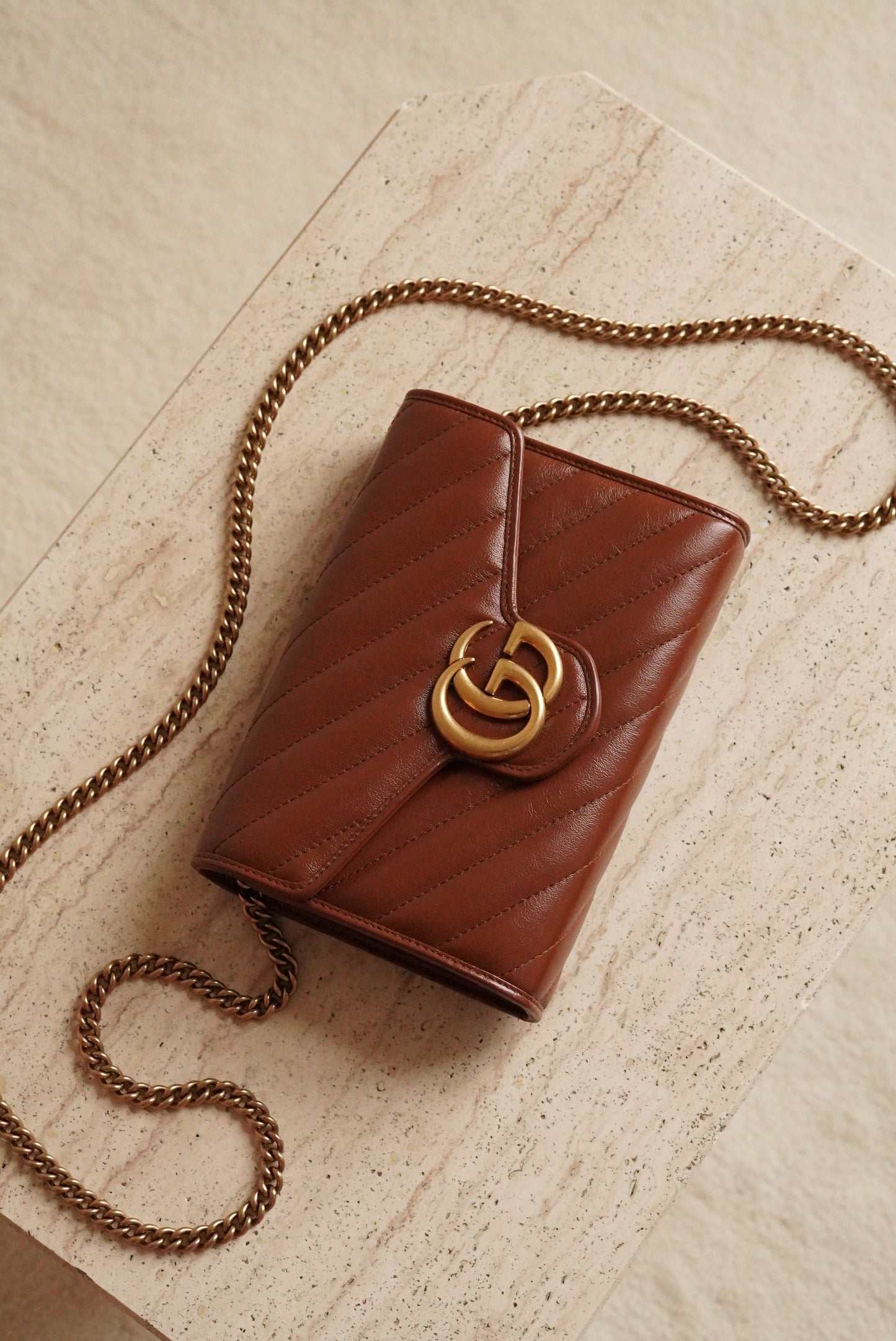 GUCCI GG MARMONT WALLET ON CHAIN | BROWN