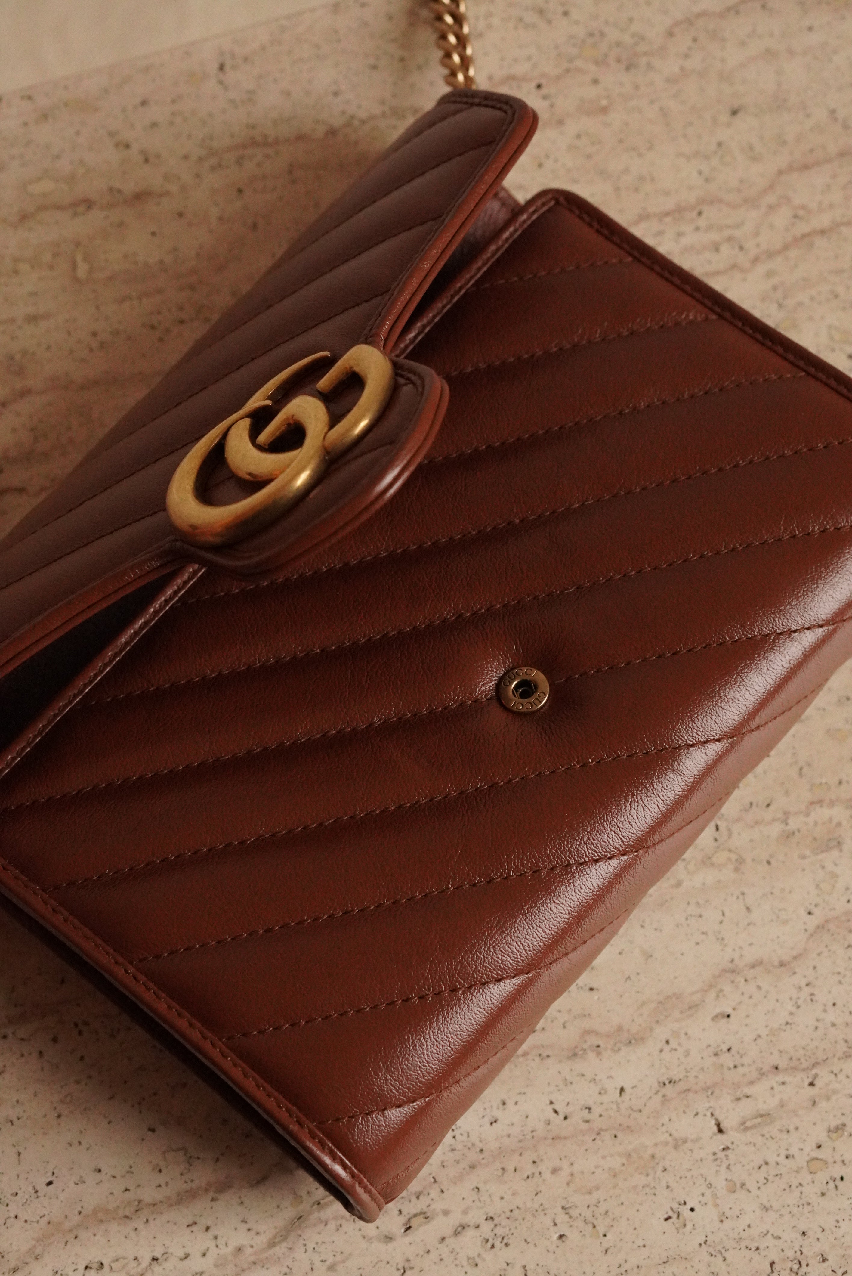 GUCCI GG MARMONT WALLET ON CHAIN | BROWN