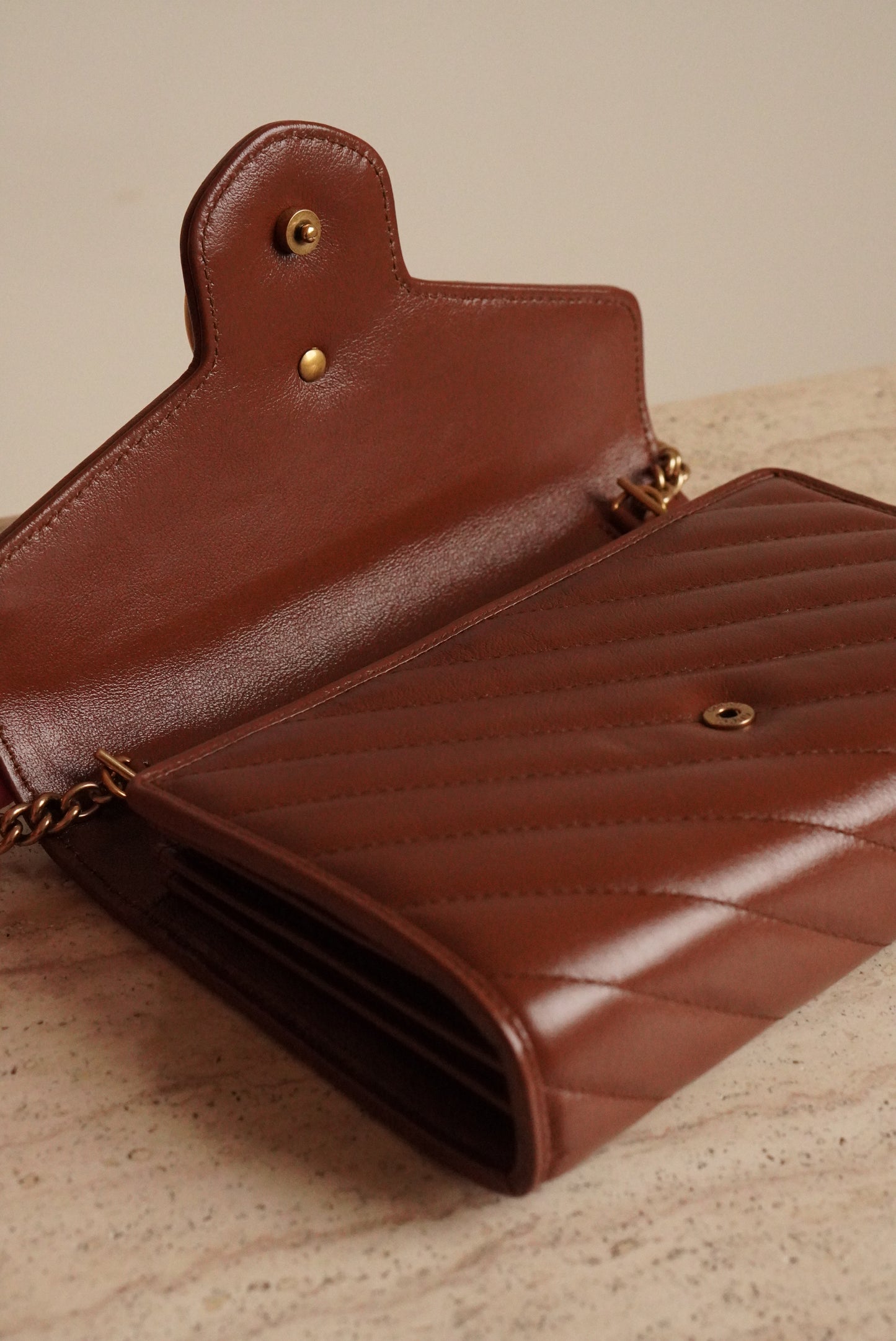 GUCCI GG MARMONT WALLET ON CHAIN | BROWN