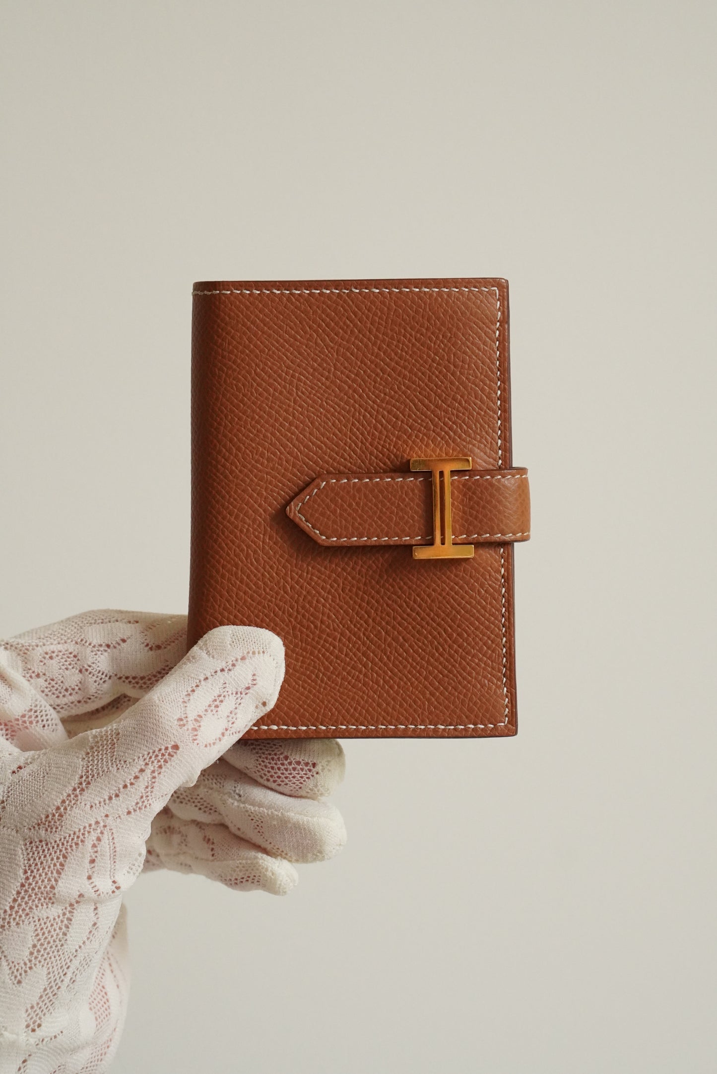 HERMÈS BEARN CARD HOLDER | GOLD