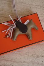 HERMÈS PEGASE PM CHARM | BEIGE MARFA/MAUVE PALE/MOKA