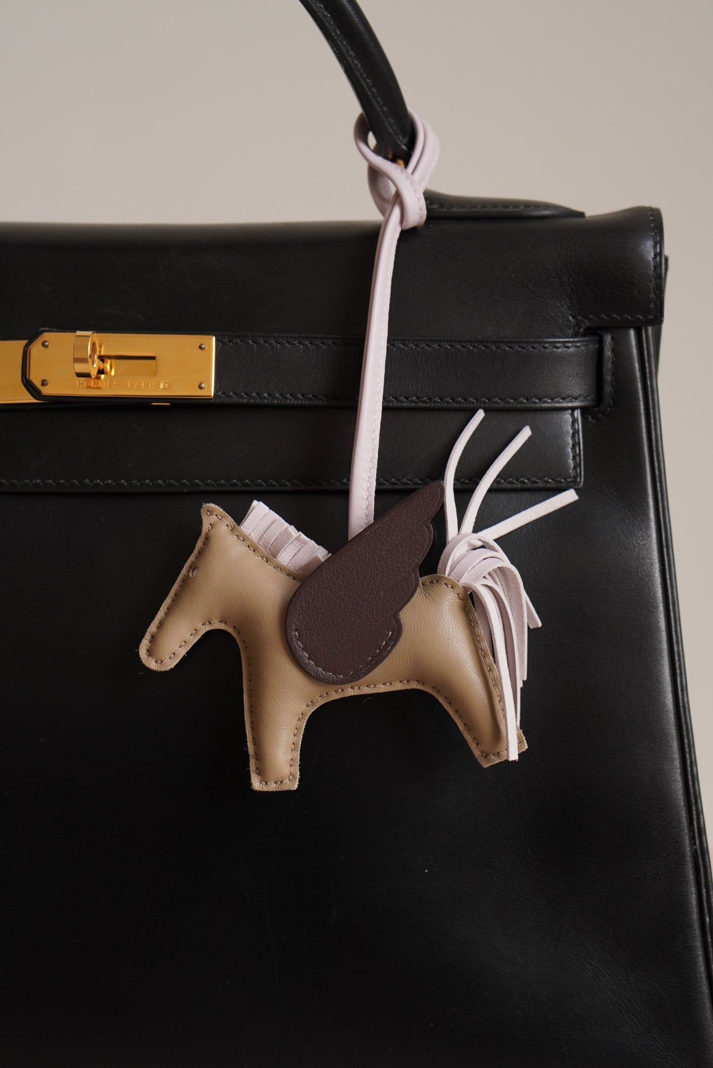 HERMÈS PEGASE PM CHARM | BEIGE MARFA/MAUVE PALE/MOKA