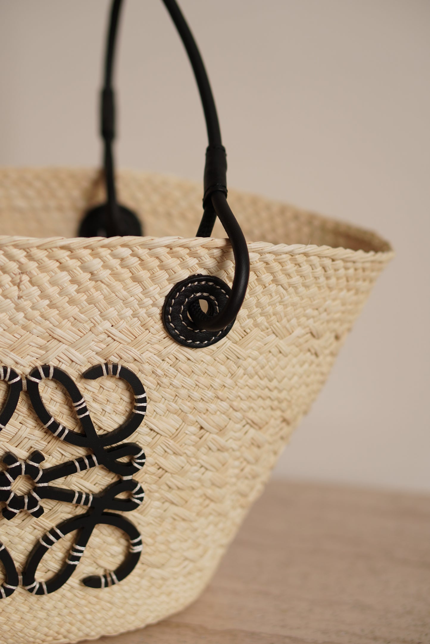 LOEWE ANAGRAM BASKET SMALL | BLACK